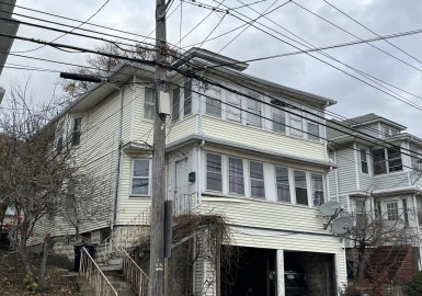 134-136 Elm St, Everett, Massachusetts 02149, 5 Bedrooms Bedrooms, 11 Rooms Rooms,2 BathroomsBathrooms,Residential Income,For Sale,Elm St,73062464