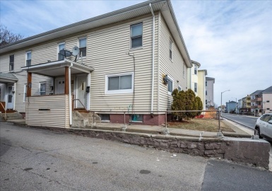 182 Canterbury St, Worcester, Massachusetts 01603, 9 Bedrooms Bedrooms, 16 Rooms Rooms,3 BathroomsBathrooms,Residential Income,For Sale,Canterbury St,73077774