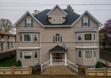 484 Walnut St, Fall River, Massachusetts 02720, 10 Bedrooms Bedrooms, 26 Rooms Rooms,6 BathroomsBathrooms,Residential Income,For Sale,Walnut St,73078117