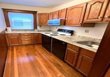 9-11 Sprague Street, Billerica, Massachusetts 01862, 2 Bedrooms Bedrooms, 4 Rooms Rooms,1 BathroomBathrooms,Residential Lease,For Rent,Sprague Street,73067832