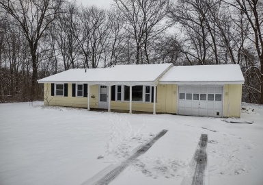 43 Cedercrest Lane, Haverhill, Massachusetts 01835, 3 Bedrooms Bedrooms, 5 Rooms Rooms,1 BathroomBathrooms,Residential Lease,For Rent,Cedercrest Lane,73071657