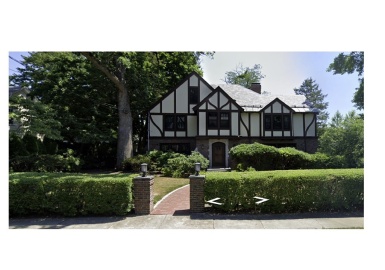 32 Leonard Ave, Newton, Massachusetts 02465, 5 Bedrooms Bedrooms, 12 Rooms Rooms,4.5 BathroomsBathrooms,Residential Lease,For Rent,Leonard Ave,73056088