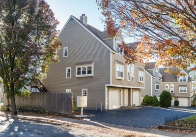 96 North St., Somerville, Massachusetts 02144, 2 Bedrooms Bedrooms, 6 Rooms Rooms,2 BathroomsBathrooms,Residential,For Sale,North St. Condominium Ct. Trust,North St.,73057841