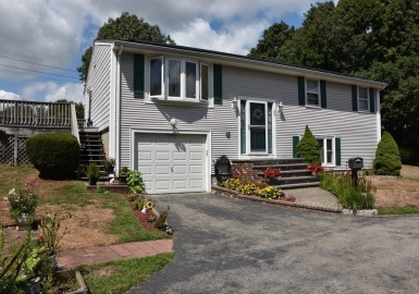 60 Pleasant View Ave, Swansea, Massachusetts 02777, 3 Bedrooms Bedrooms, 6 Rooms Rooms,1.5 BathroomsBathrooms,Residential,For Sale,Pleasant View Ave,73061256
