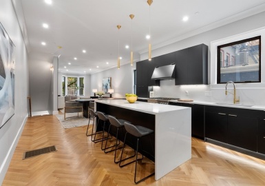 760 E Broadway, Boston, Massachusetts 02127, 3 Bedrooms Bedrooms, 6 Rooms Rooms,3 BathroomsBathrooms,Residential,For Sale,E Broadway,73038974