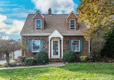 6 Burley Street, Danvers, Massachusetts 01923, 2 Bedrooms Bedrooms, 5 Rooms Rooms,1.5 BathroomsBathrooms,Residential,For Sale,Burley Street,73063370