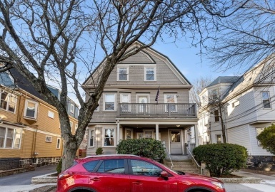 82 Bromfield Rd, Somerville, Massachusetts 02144, 7 Bedrooms Bedrooms, 14 Rooms Rooms,2 BathroomsBathrooms,Residential Income,For Sale,Bromfield Rd,73079165