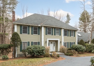 1 Sutton Place, Weston, Massachusetts 02493, 5 Bedrooms Bedrooms, 17 Rooms Rooms,4 BathroomsBathrooms,Residential Lease,For Rent,Sutton Place,73064164
