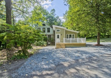 142 Harkness Rd, Amherst, Massachusetts 01002, 4 Bedrooms Bedrooms, 8 Rooms Rooms,3 BathroomsBathrooms,Residential,For Sale,Harkness Rd,73056663