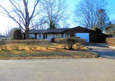 33 Debbie Road, Brockton, Massachusetts 02302, 3 Bedrooms Bedrooms, 7 Rooms Rooms,1 BathroomBathrooms,Residential,For Sale,Debbie Road,73069456
