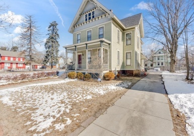 67 Thompson St, Springfield, Massachusetts 01109, 4 Bedrooms Bedrooms, 9 Rooms Rooms,2 BathroomsBathrooms,Residential Income,For Sale,Thompson St,73085507