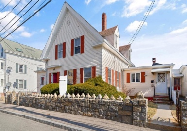 33 Friend Street, Gloucester, Massachusetts 01930, 5 Bedrooms Bedrooms, 12 Rooms Rooms,3 BathroomsBathrooms,Residential Income,For Sale,Friend Street,73080871