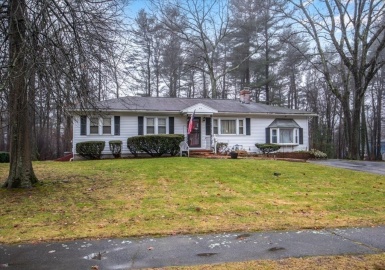 44 Alton St, Walpole, Massachusetts 02081, 3 Bedrooms Bedrooms, 7 Rooms Rooms,1 BathroomBathrooms,Residential,For Sale,Alton St,73068873