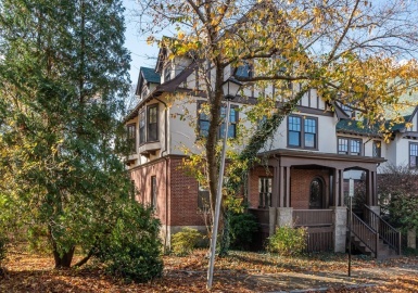 19 Eaton Ct, Wellesley, Massachusetts 02481, 6 Bedrooms Bedrooms, 10 Rooms Rooms,1.5 BathroomsBathrooms,Residential,For Sale,Eaton Ct,73056942