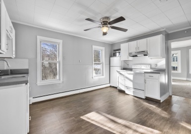 40 Suffolk Street, Abington, Massachusetts 02351, 2 Bedrooms Bedrooms, 4 Rooms Rooms,1 BathroomBathrooms,Residential Lease,For Rent,Suffolk Street,73065339