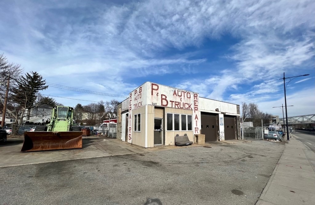 707 Millbury St, Worcester, Massachusetts 01607