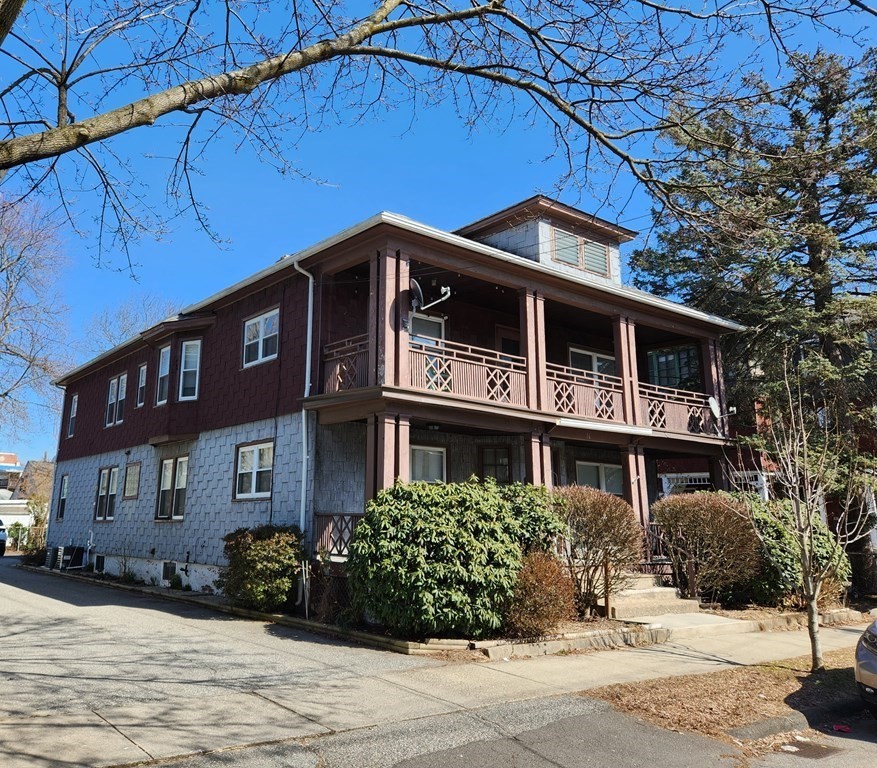 16 Adams St, Chicopee, Massachusetts 01013