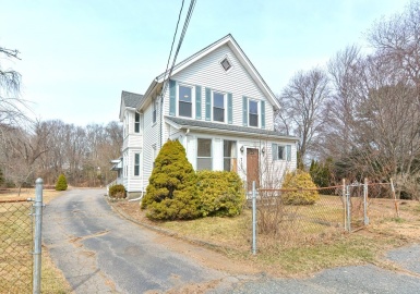 717 Somerset Ave, Taunton, Massachusetts 02780, 5 Bedrooms Bedrooms, 10 Rooms Rooms,2 BathroomsBathrooms,Residential Income,For Sale,Somerset Ave,73090512