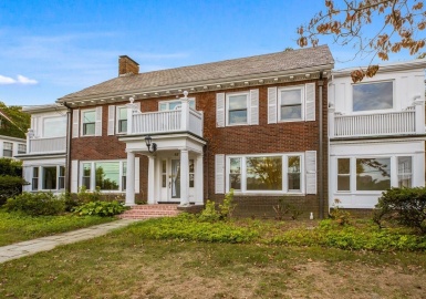 82 Beacon St, Newton, Massachusetts 02467, 5 Bedrooms Bedrooms, 11 Rooms Rooms,3.5 BathroomsBathrooms,Residential Lease,For Rent,Beacon St,73070159
