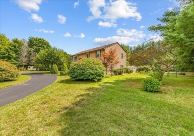 102-102A Hayward St, Halifax, Massachusetts 02338, 4 Bedrooms Bedrooms, 10 Rooms Rooms,3 BathroomsBathrooms,Residential,For Sale,Hayward St,73034896