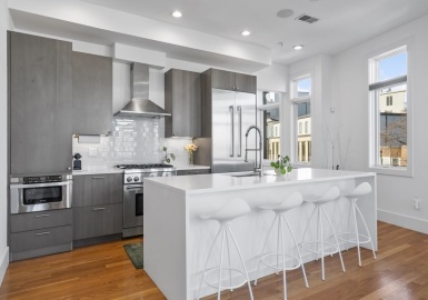 5 Mohawk St, Boston, Massachusetts 02127, 2 Bedrooms Bedrooms, 4 Rooms Rooms,2 BathroomsBathrooms,Residential,For Sale,Mohawk St,73069100