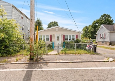 54 Dyer St, Brockton, Massachusetts 02302, 3 Bedrooms Bedrooms, 6 Rooms Rooms,1 BathroomBathrooms,Residential,For Sale,Dyer St,73013255
