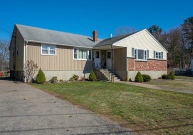 13-15 Kennedy Dr, Randolph, Massachusetts 02368, 5 Bedrooms Bedrooms, 10 Rooms Rooms,2 BathroomsBathrooms,Residential Income,For Sale,Kennedy Dr,73095012