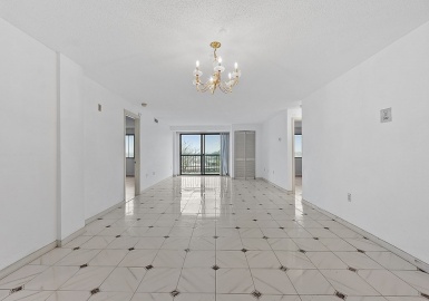 500 Salem St, Medford, Massachusetts 02155, 2 Bedrooms Bedrooms, 4 Rooms Rooms,2 BathroomsBathrooms,Residential,For Sale,Fellsway West Condominium,Salem St,73061000