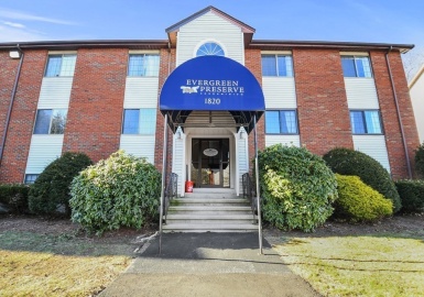 1820 Skyline Dr, Lowell, Massachusetts 01852, 2 Bedrooms Bedrooms, 4 Rooms Rooms,1 BathroomBathrooms,Residential Lease,For Rent,Skyline Dr,73205231