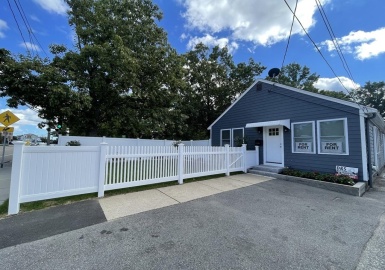 498 Pleasant St, Watertown, Massachusetts 02472, 3 Bedrooms Bedrooms, 6 Rooms Rooms,2 BathroomsBathrooms,Residential Lease,For Rent,Pleasant St,73040969