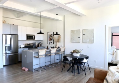 2 Derby Square, Salem, Massachusetts 01970, 2 Bedrooms Bedrooms, 4 Rooms Rooms,2 BathroomsBathrooms,Residential Lease,For Rent,Derby Square,73042450