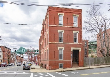 44 Beacon St, Chelsea, Massachusetts 02125, 3 Bedrooms Bedrooms, 6 Rooms Rooms,1 BathroomBathrooms,Residential Lease,For Rent,Beacon St,73070756