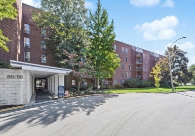 50-56 Broadlawn Park, Boston, Massachusetts 02467, 2 Bedrooms Bedrooms, 5 Rooms Rooms,2 BathroomsBathrooms,Residential,For Sale,Broadlawn Park,73041944