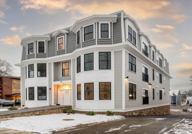 52 West Emerson, Melrose, Massachusetts 02176, 2 Bedrooms Bedrooms, 5 Rooms Rooms,2.5 BathroomsBathrooms,Residential,For Sale,52 West Emerson St,West Emerson,73067631
