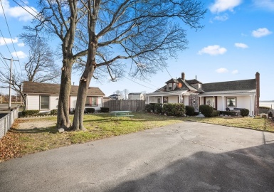 95 Rockland St, Quincy, Massachusetts 02169, 4 Bedrooms Bedrooms, 8 Rooms Rooms,3 BathroomsBathrooms,Residential,For Sale,Rockland St,73068022