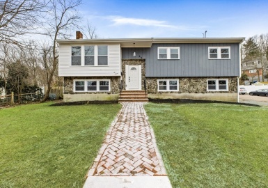 216 Grove St, Randolph, Massachusetts 02368, 4 Bedrooms Bedrooms, 7 Rooms Rooms,3 BathroomsBathrooms,Residential,For Sale,Grove St,73071482