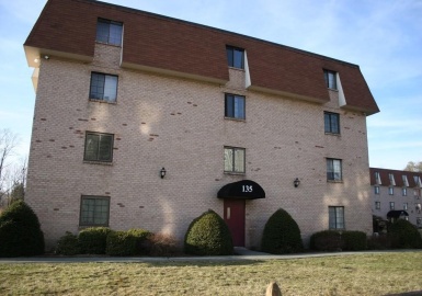 135 Grove St, Rockland, Massachusetts 02370, 1 Bedroom Bedrooms, 3 Rooms Rooms,1 BathroomBathrooms,Residential Lease,For Rent,Grove St,73061142