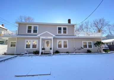 576 Washington St, Haverhill, Massachusetts 01832, 2 Bedrooms Bedrooms, 4 Rooms Rooms,1 BathroomBathrooms,Residential Lease,For Rent,Washington St,73065830