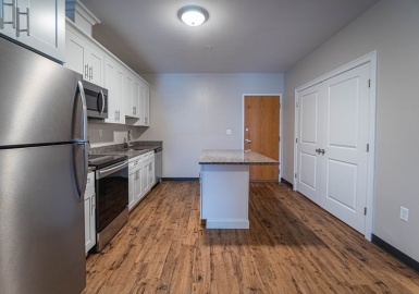 75 Commercial St, Brockton, Massachusetts 02302, 1 Bedroom Bedrooms, 3 Rooms Rooms,1 BathroomBathrooms,Residential Lease,For Rent,Commercial St,73067407