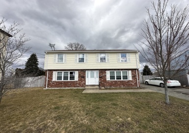 44 Russell St, Fall River, Massachusetts 02721, 4 Bedrooms Bedrooms, 8 Rooms Rooms,3 BathroomsBathrooms,Residential Income,For Sale,Russell St,73082279