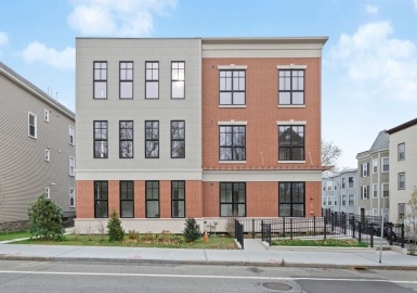 8 Leverett Street, Brookline, Massachusetts 02445, 2 Bedrooms Bedrooms, 4 Rooms Rooms,2 BathroomsBathrooms,Residential Lease,For Rent,Leverett Street,73060795