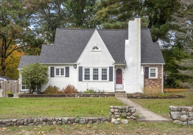 31 Randolph Ave, Attleboro, Massachusetts 02703, 3 Bedrooms Bedrooms, 8 Rooms Rooms,1 BathroomBathrooms,Residential,For Sale,Randolph Ave,73046320