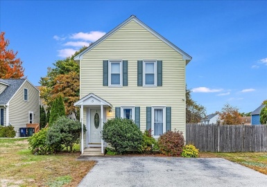 15 Hammock Ct, Dracut, Massachusetts 01826, 2 Bedrooms Bedrooms, 5 Rooms Rooms,1.5 BathroomsBathrooms,Residential,For Sale,Hammock Ct,73048651