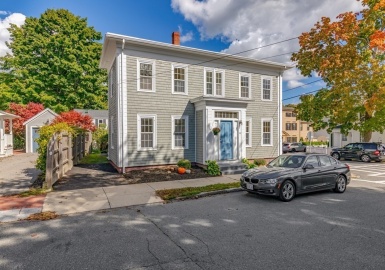 26 Munroe Street, Newburyport, Massachusetts 01950, 1 Bedroom Bedrooms, 3 Rooms Rooms,1 BathroomBathrooms,Residential,For Sale,Munroe Street,73068678
