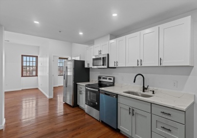 280 Essex Street, Lawrence, Massachusetts 01840, 2 Bedrooms Bedrooms, 4 Rooms Rooms,2 BathroomsBathrooms,Residential Lease,For Rent,Essex Street,73210072