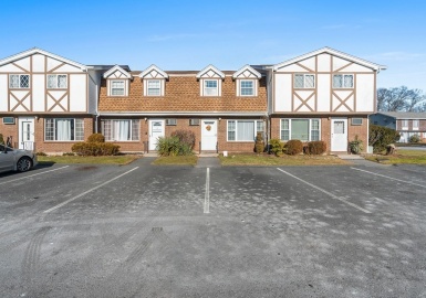 945 Riverside Dr, Methuen, Massachusetts 01844, 2 Bedrooms Bedrooms, 4 Rooms Rooms,1.5 BathroomsBathrooms,Residential,For Sale,Riverside Village,Riverside Dr,73067929