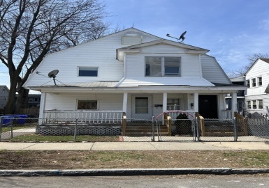 68-70 Suffolk St, Springfield, Massachusetts 01109, 4 Bedrooms Bedrooms, 10 Rooms Rooms,2 BathroomsBathrooms,Residential Income,For Sale,Suffolk St,73079288