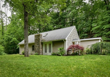 133 Centre St, Dover, Massachusetts 02030, 2 Bedrooms Bedrooms, 4 Rooms Rooms,2 BathroomsBathrooms,Residential Lease,For Rent,Centre St,73007983