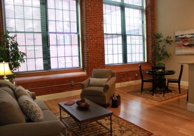 300 Canal Street, Lawrence, Massachusetts 01840, 2 Bedrooms Bedrooms, 4 Rooms Rooms,1 BathroomBathrooms,Residential Lease,For Rent,Canal Street,73069509