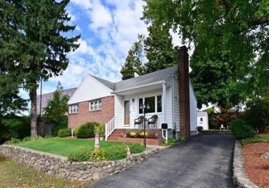 2 Orchard Ave, Saugus, Massachusetts 01906, 3 Bedrooms Bedrooms, 7 Rooms Rooms,2 BathroomsBathrooms,Residential,For Sale,Orchard Ave,73045793